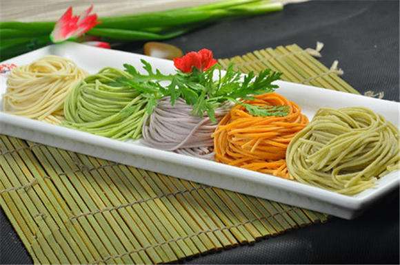 優(yōu)質(zhì)的生活和追求～“鮮濕面”應(yīng)時(shí)而生～強(qiáng)勢(shì)崛起！